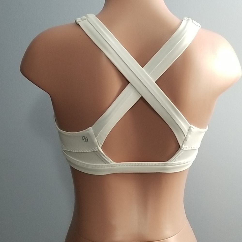 LULULEMON WHITE SPORT BRA💗🍋